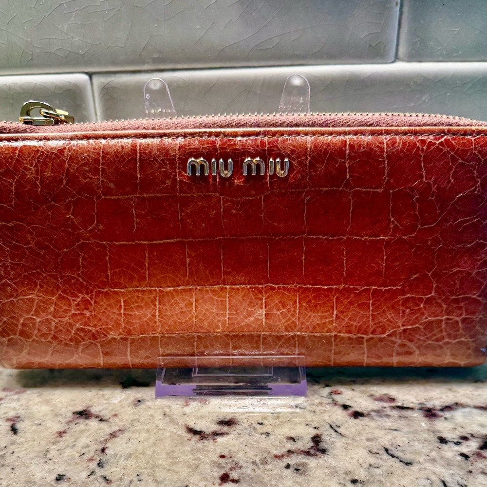 Miu Miu Croc-Effect Leather Zip Wallet in Warm Mauve
